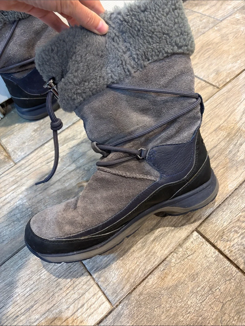 UGG Thinsulate Orellen Waterproof boots Women’s size 8